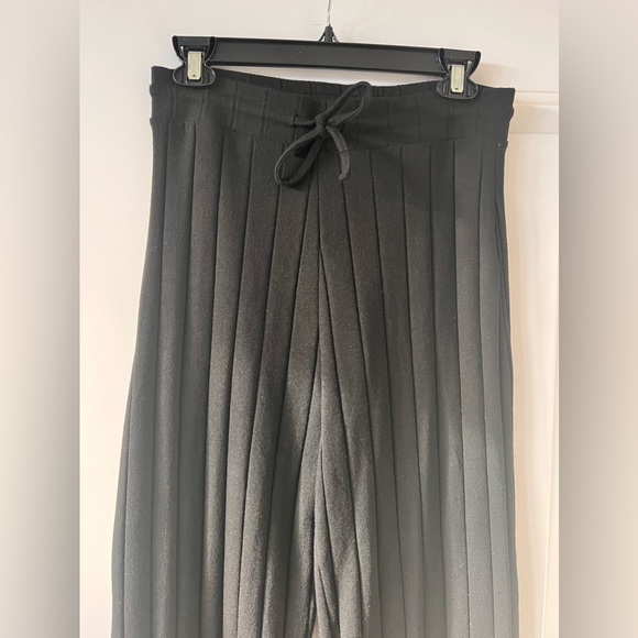 [SOLD] STRADIVARIUS Recycled Polyester Ribbed Wide Leg Pants - Picture 6 of 7